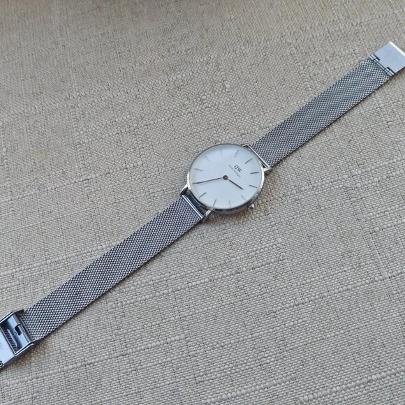 Daniel Wellington Wristwatch Silver Tone Mesh Metal Strap Analog Quartz Watch - Picture 9 of 12
